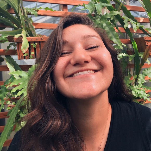 Meet your Posher, Tiffany - Picture 2 of 2